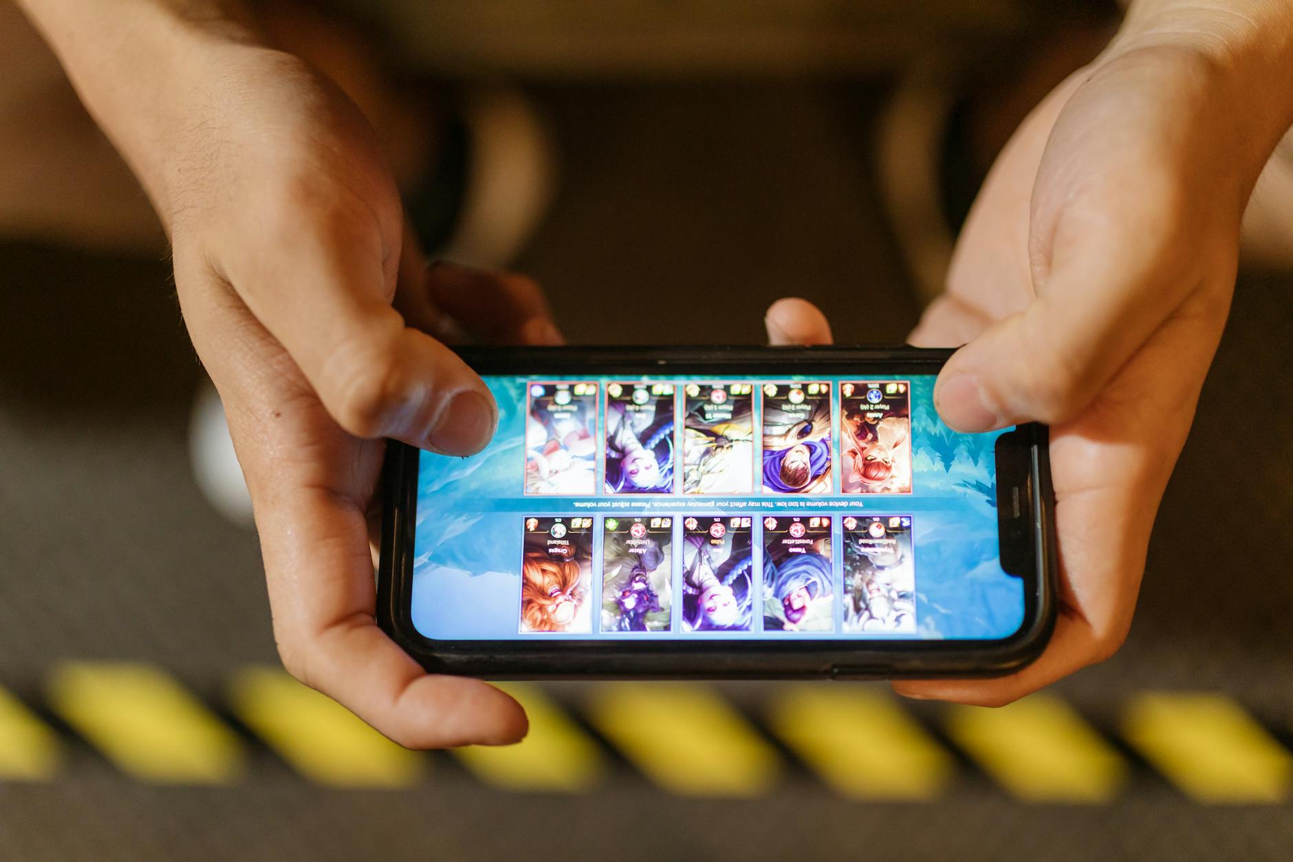 Giao diện game bắn cá trên mobile với các nút điều khiển dễ nhìn